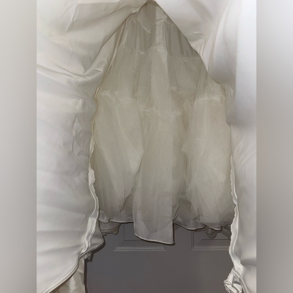 wedding dress with lace beaded train - Picture 10 of 11